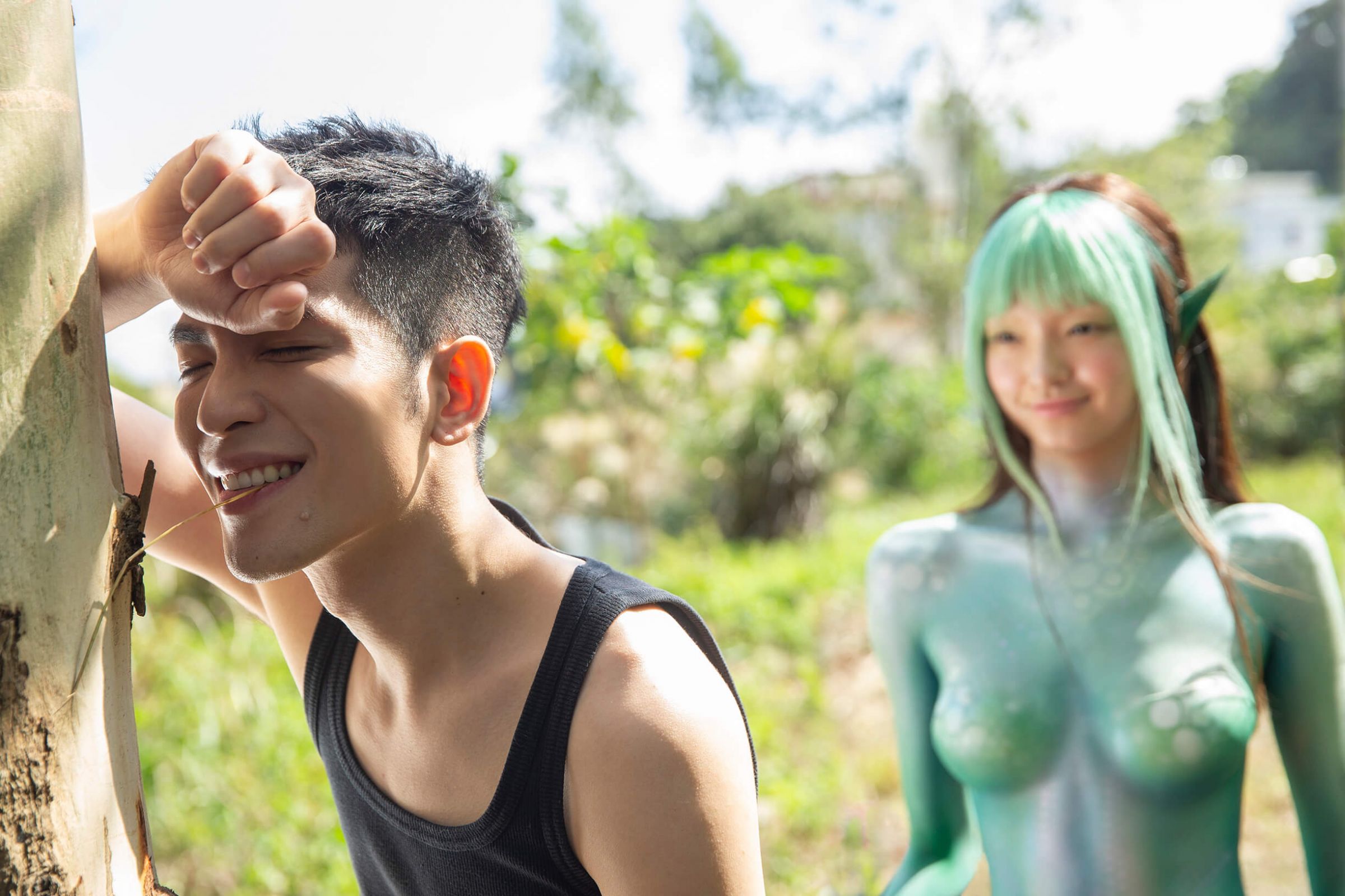 蕭敬騰自編自導MV 女主角「裸身上陣」化身外星人!