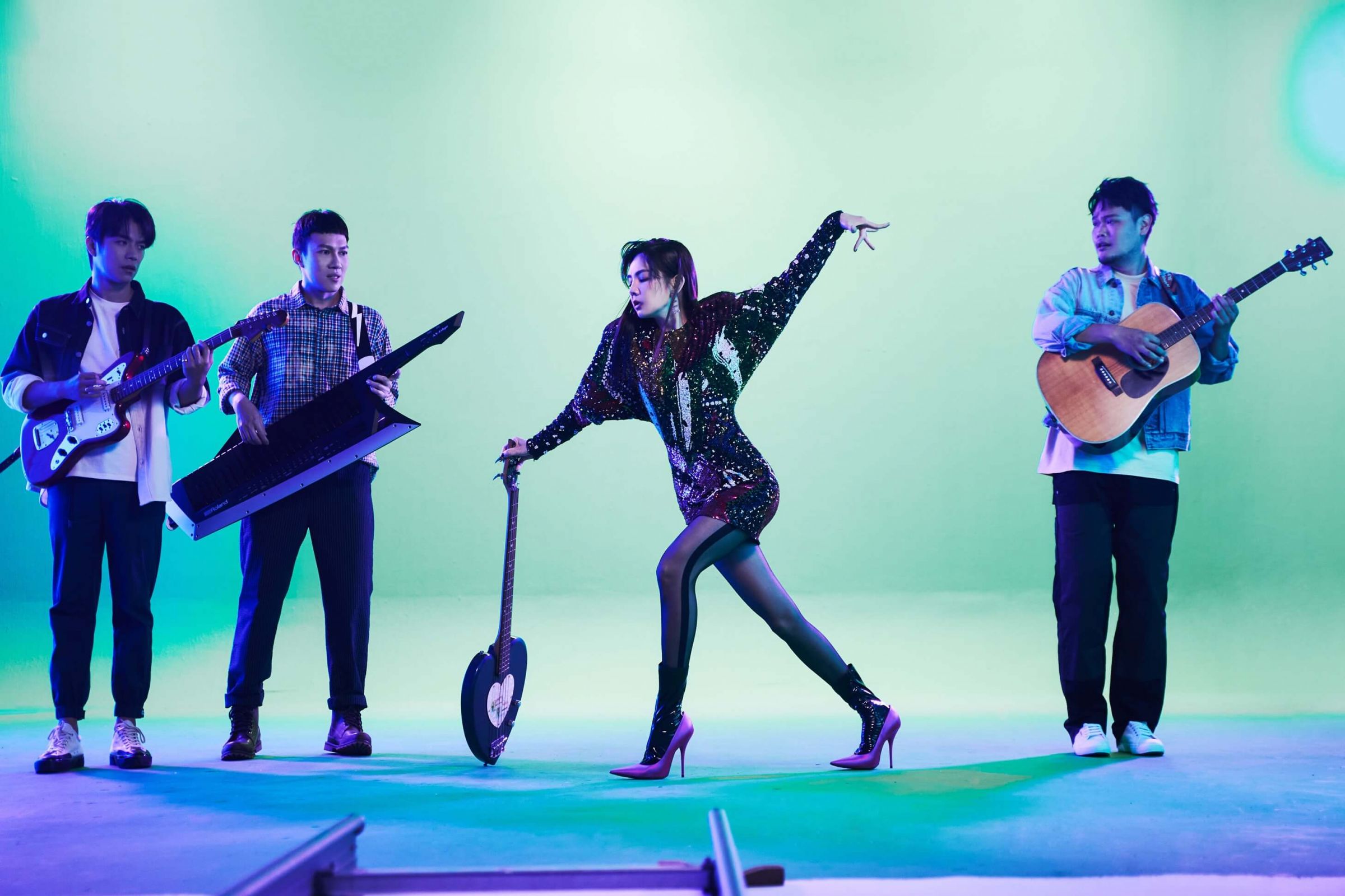 魚丁糸搖滾電子歌曲重磅登場 女神ELLA 跨刀力挺即興演出超high!