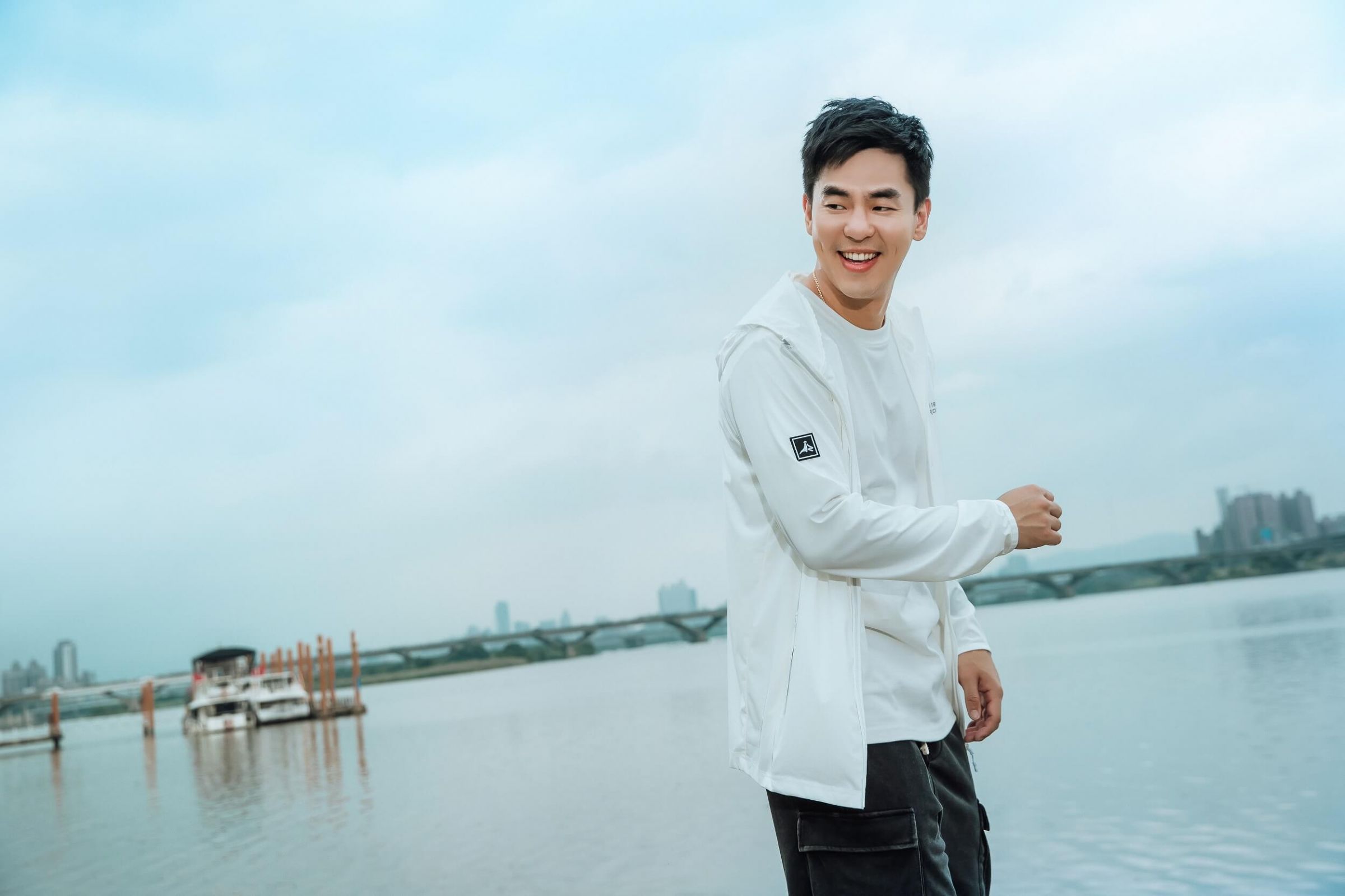 柯有倫「再展饒舌功力」　與19歲網美尬快嘴！