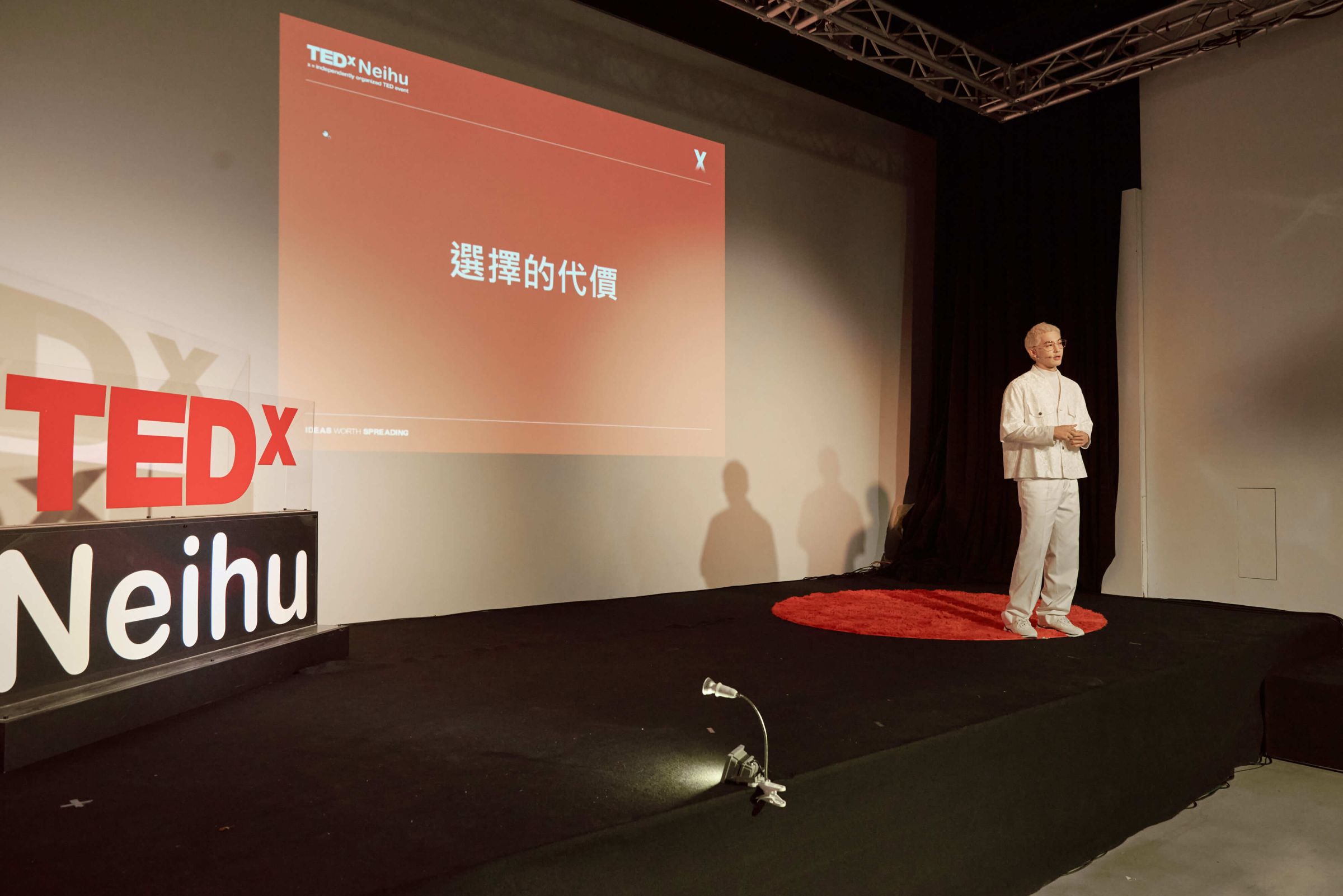 走過人生低谷!小樂吳思賢首登TED分享「選擇的勇氣」出道多年仍雙腳發抖!