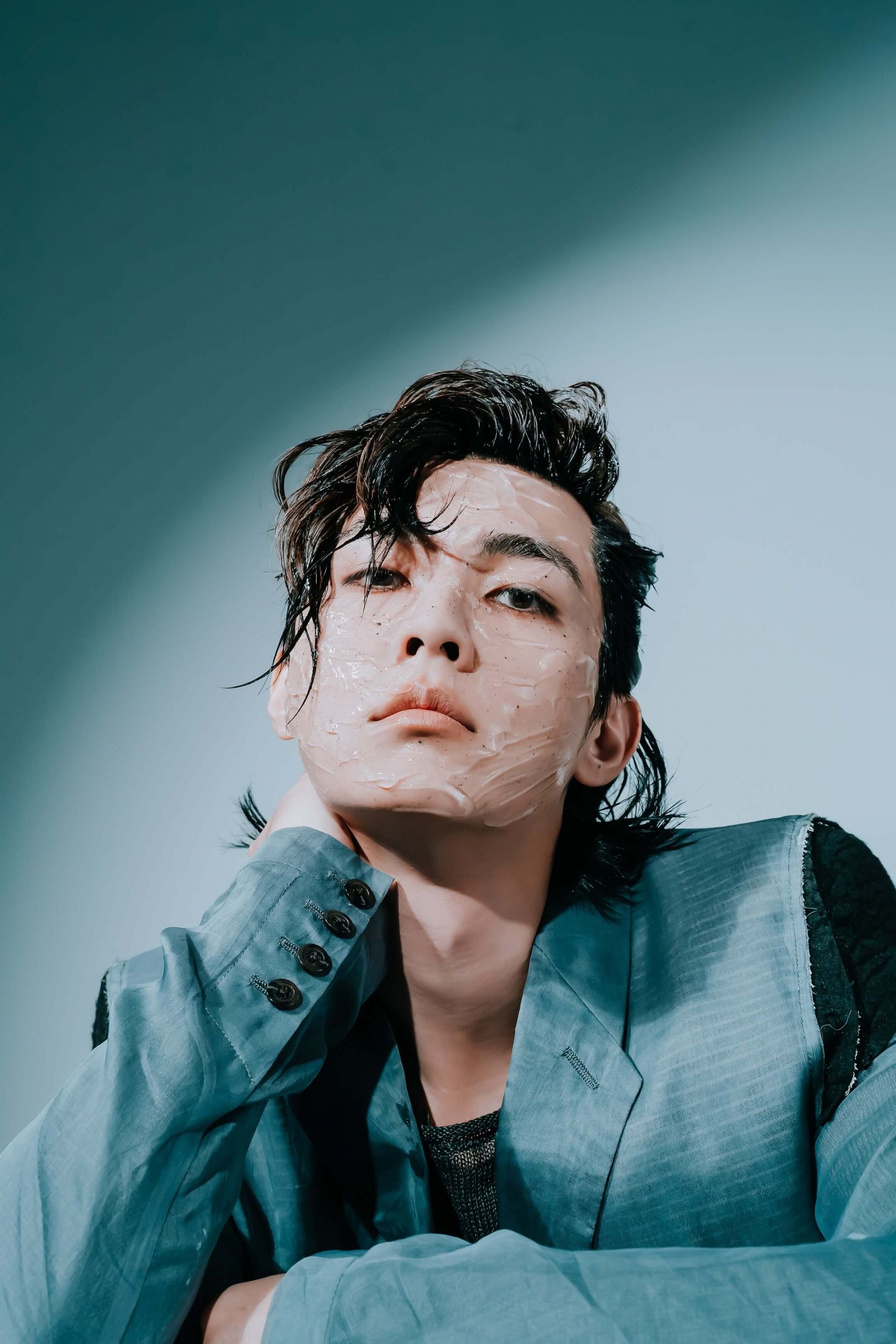 炎亞綸「單曲發行時間曝光」 透明膠感妝:幾乎素顏上陣!