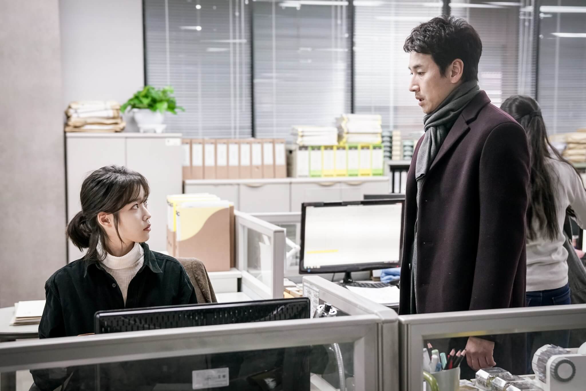 《我的大叔》IU「眼神超沒靈魂」:遲遲無法走出角色