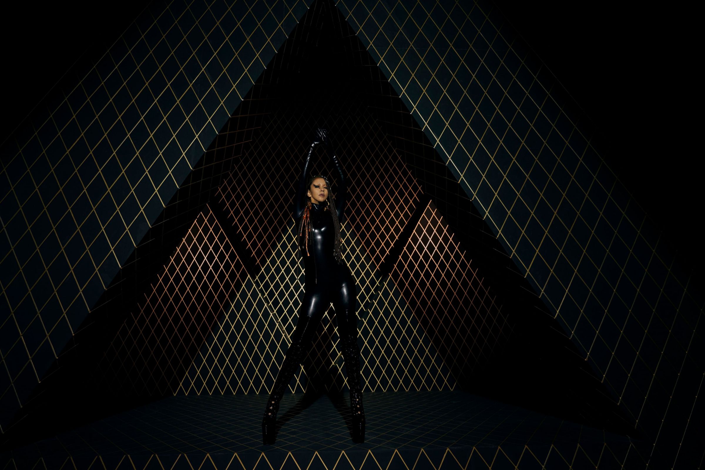 徐若瑄「超緊身乳膠衣」拍攝MV脫水　嘴唇發白險休克！