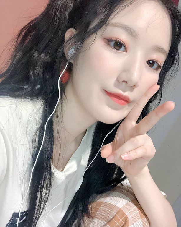 葉舒華在線求韓文作業答案！台灣粉絲戲弄：秀婷不要作弊啦！