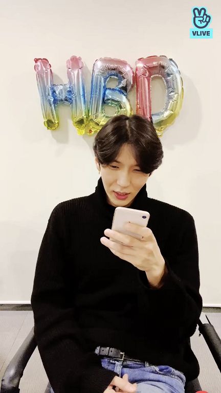 半夜上傳與Xiumin親密合照！LEO坦率回應：「他是我最好的朋友」