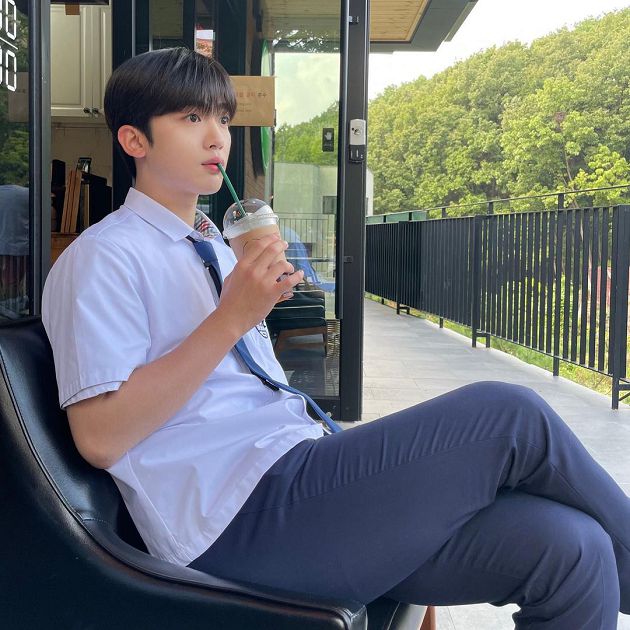 停拍後又延播！新劇《學校2021》人氣男主金曜漢爆確診隔離中