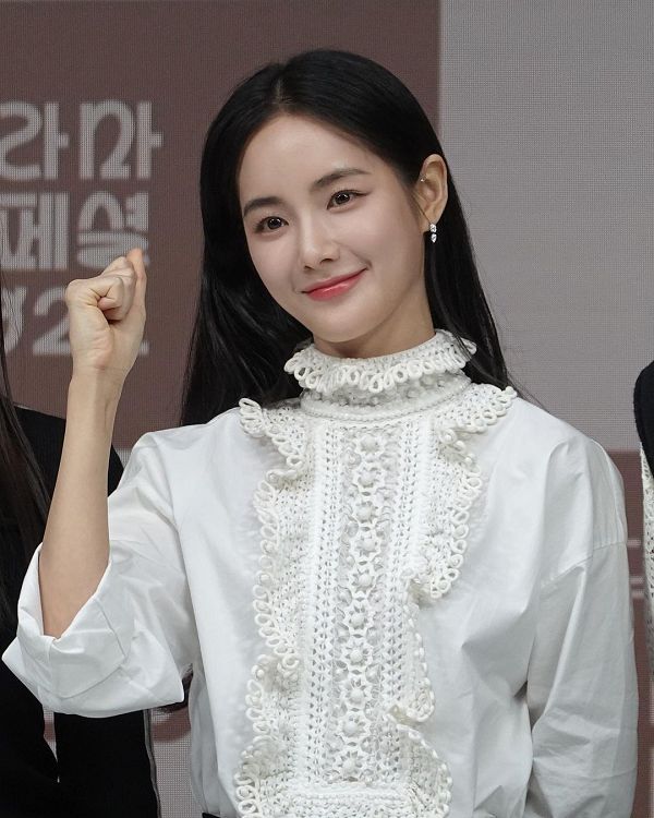 被封為南韓最佳整型範本！洪秀柱「首次擔當女主」清秀美貌亮相