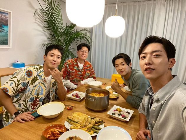 最嘴合奏！CNBLUE「強勢回歸樂壇」　曝私下練習模樣