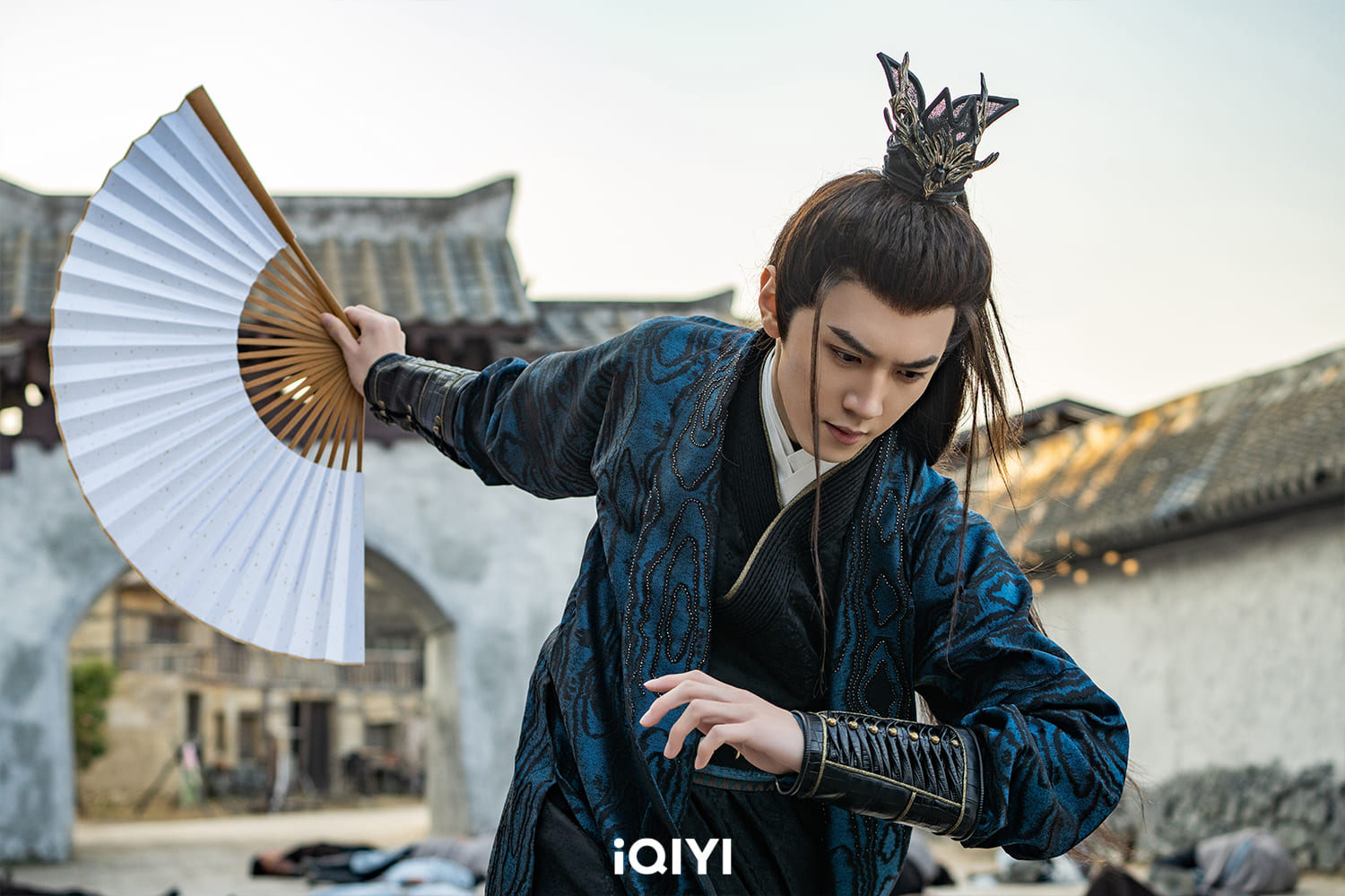 《我的反派男友》劇情9大看點、追劇日曆:沈月、陳哲遠穿越戀愛!沙發深吻超甜