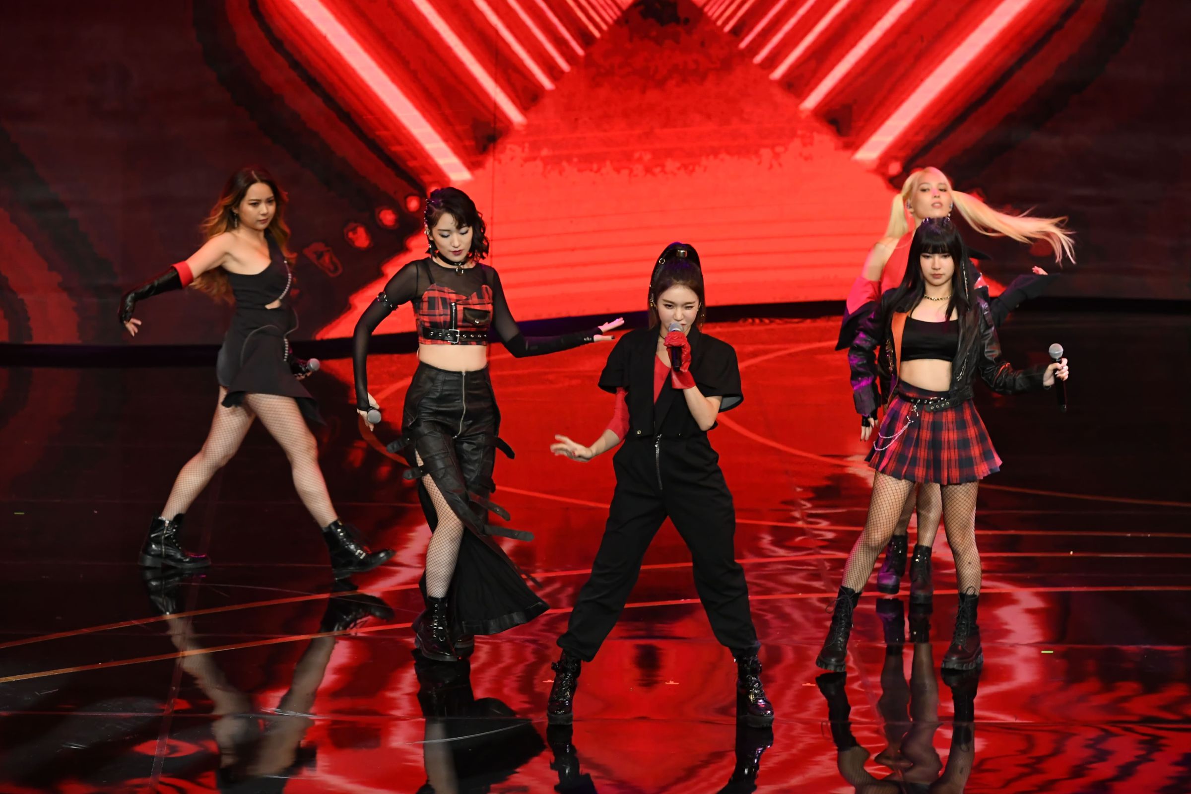 金鐘57／原子少年「金星」唱跳組曲獲好評！新生代歌手合唱〈Fly Out〉氣勢輾壓