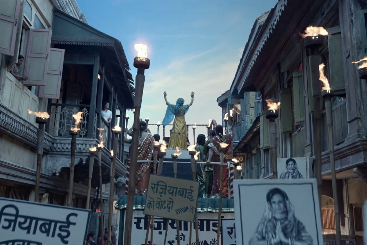 Netflix電影《孟買女帝》真實性受質疑!孫女怒喊「毀謗」提吿 幕後6大真相掀議
