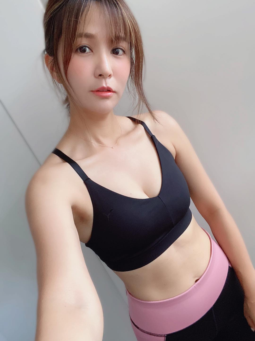 以前都穿「屁墊」!吳怡霈健身練成「緊實翹蜜桃」:沒有什麼不可能