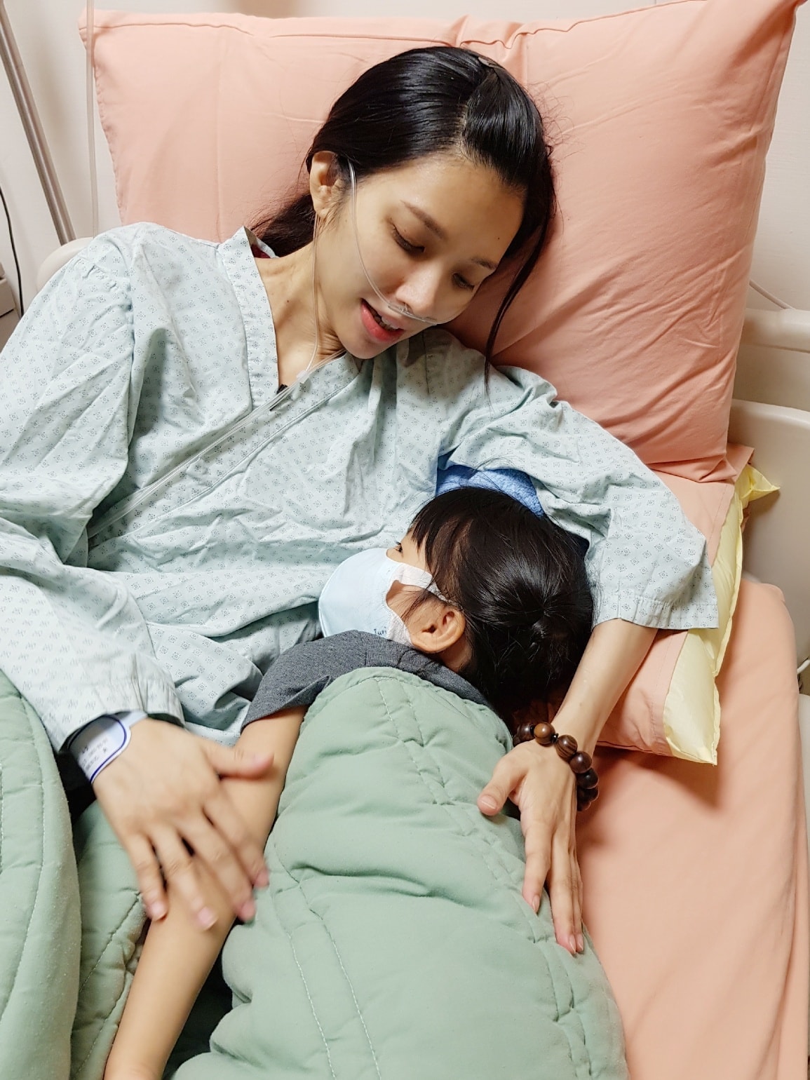 仿妝夭后Yui罹癌過世 享年37歲 遺言:最放不下的還是孩子