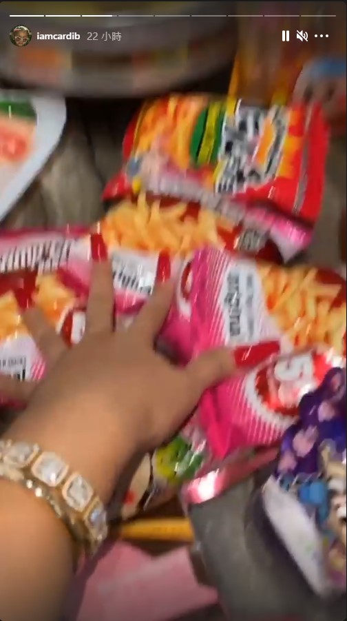 卡蒂B逛亞超大秀戰利品!女王竟然最愛這一味「評價兩極的台灣甜點」