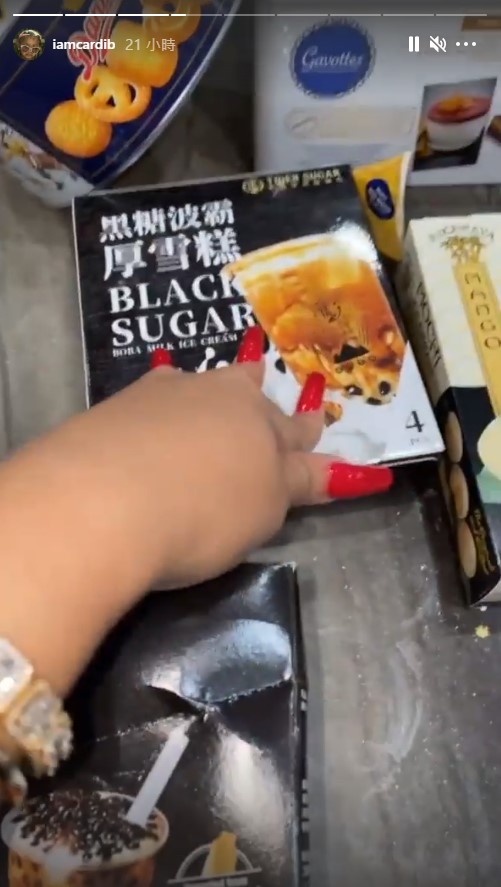 卡蒂B逛亞超大秀戰利品!女王竟然最愛這一味「評價兩極的台灣甜點」