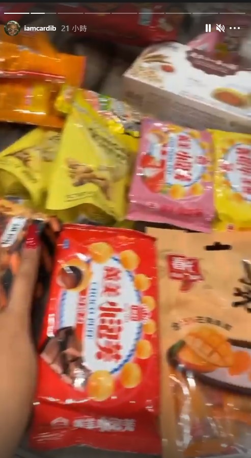卡蒂B逛亞超大秀戰利品!女王竟然最愛這一味「評價兩極的台灣甜點」