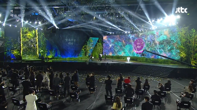 南韓演藝圈階級差?劉在錫、導演獲獎反應大不同 網譏:愛上節目宣傳又瞧不起藝人