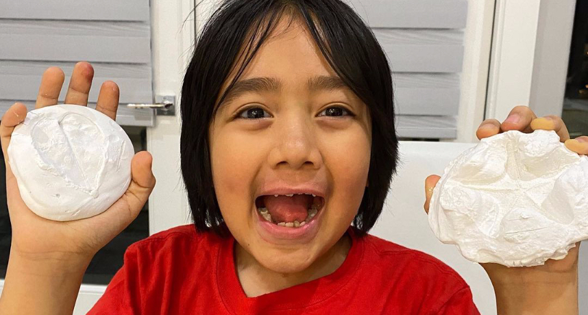 2760萬人訂閱！9歲童年賺8.3億台幣　網對比成就痛哭：把我壓在地上輾