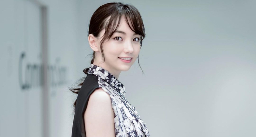 黑嘉嘉姐姐真面目曝光!高挑身型、深邃五官 網讚:姐妹都是仙女