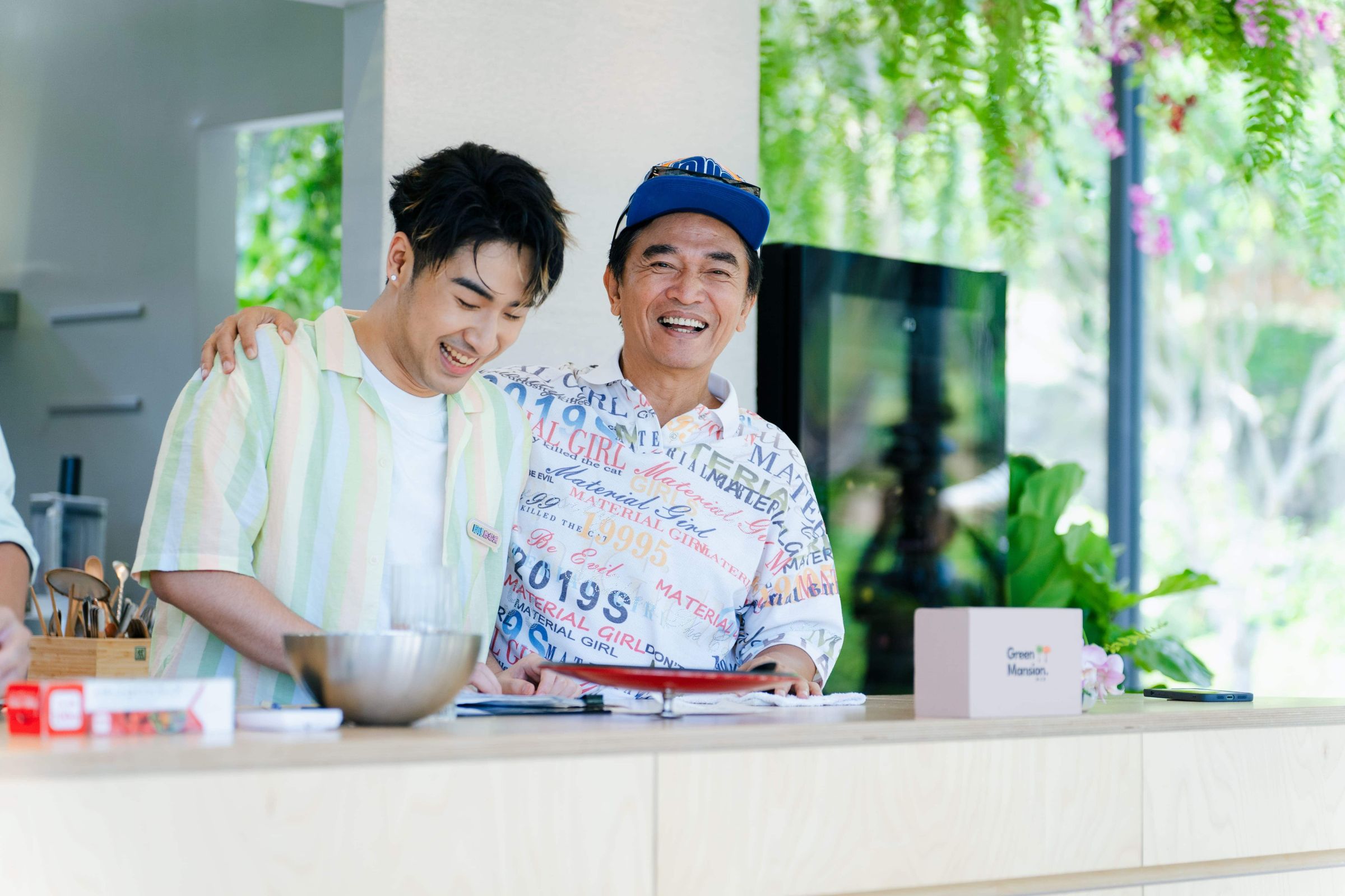 《嗨!營業中》鬼鬼吳映潔、浩子回歸大團圓!2大巨星爸爸、3大男神力挺