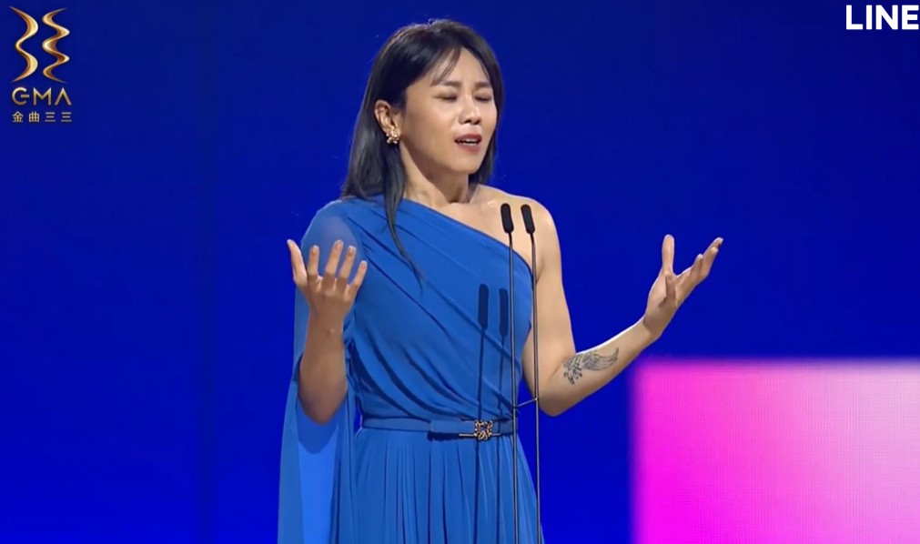 金曲33/蔡健雅奪「最佳演唱錄音專輯獎」!時隔10年開胡 上台興奮狂叫:很不可思議