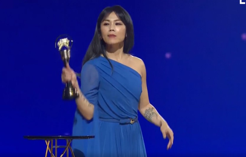 金曲33/蔡健雅奪「最佳演唱錄音專輯獎」!時隔10年開胡 上台興奮狂叫:很不可思議