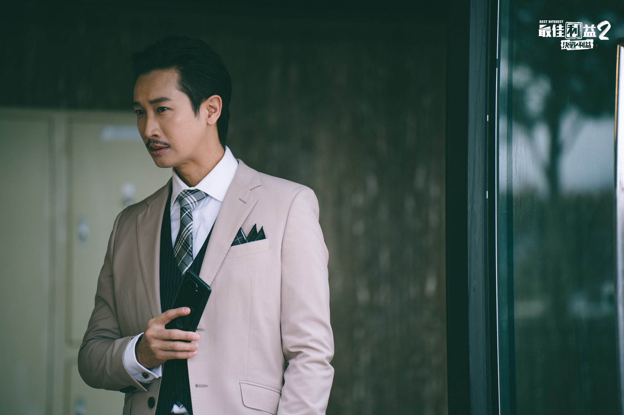 金鐘男星「為戲DIY」！當眾洩慾全被拍　曝陰暗面直呼：拍謎片不容易