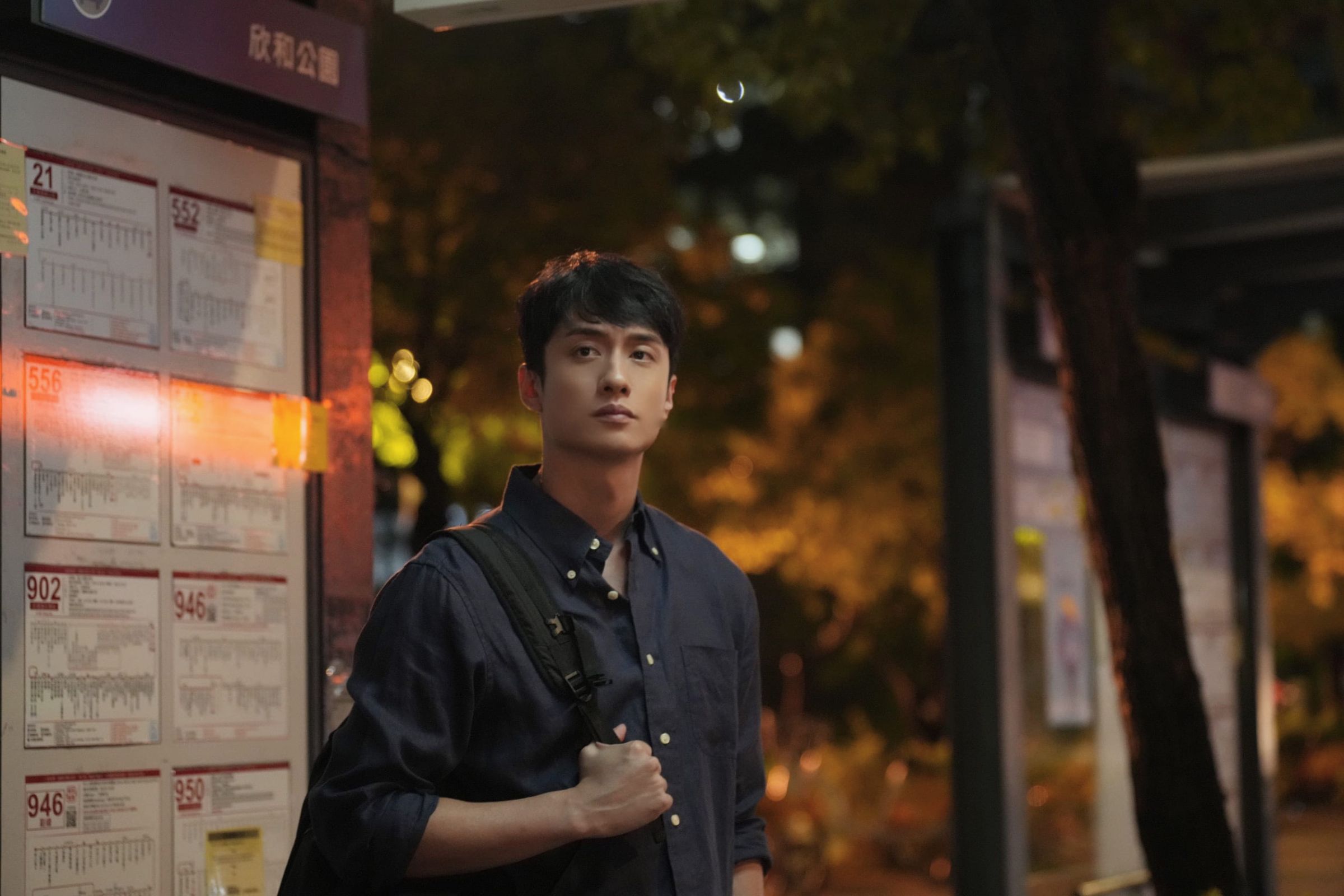 《小曉》劉俊謙化身陳意涵、林品彤背後的陽光！感概說：「我們都像困在籠中的貓頭鷹」