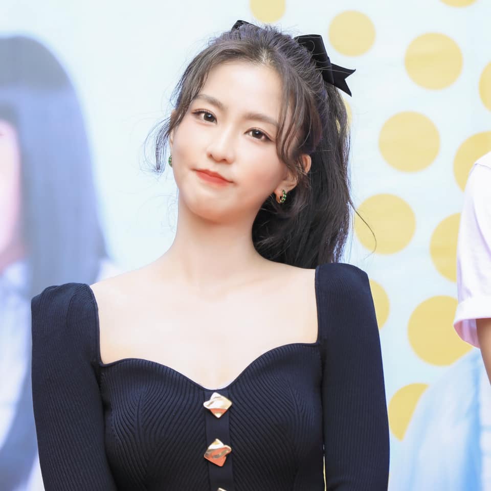 周曉涵「頭髮捲入機器卡頭皮」！剪掉長髮脫困　揭驚險過程爆哭：彷彿想置於死地