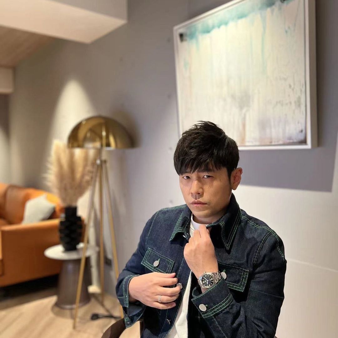 25秒預告等1年終於完整曝光！周杰倫新MV「穿吊帶褲」掀熱議：也太可愛了吧