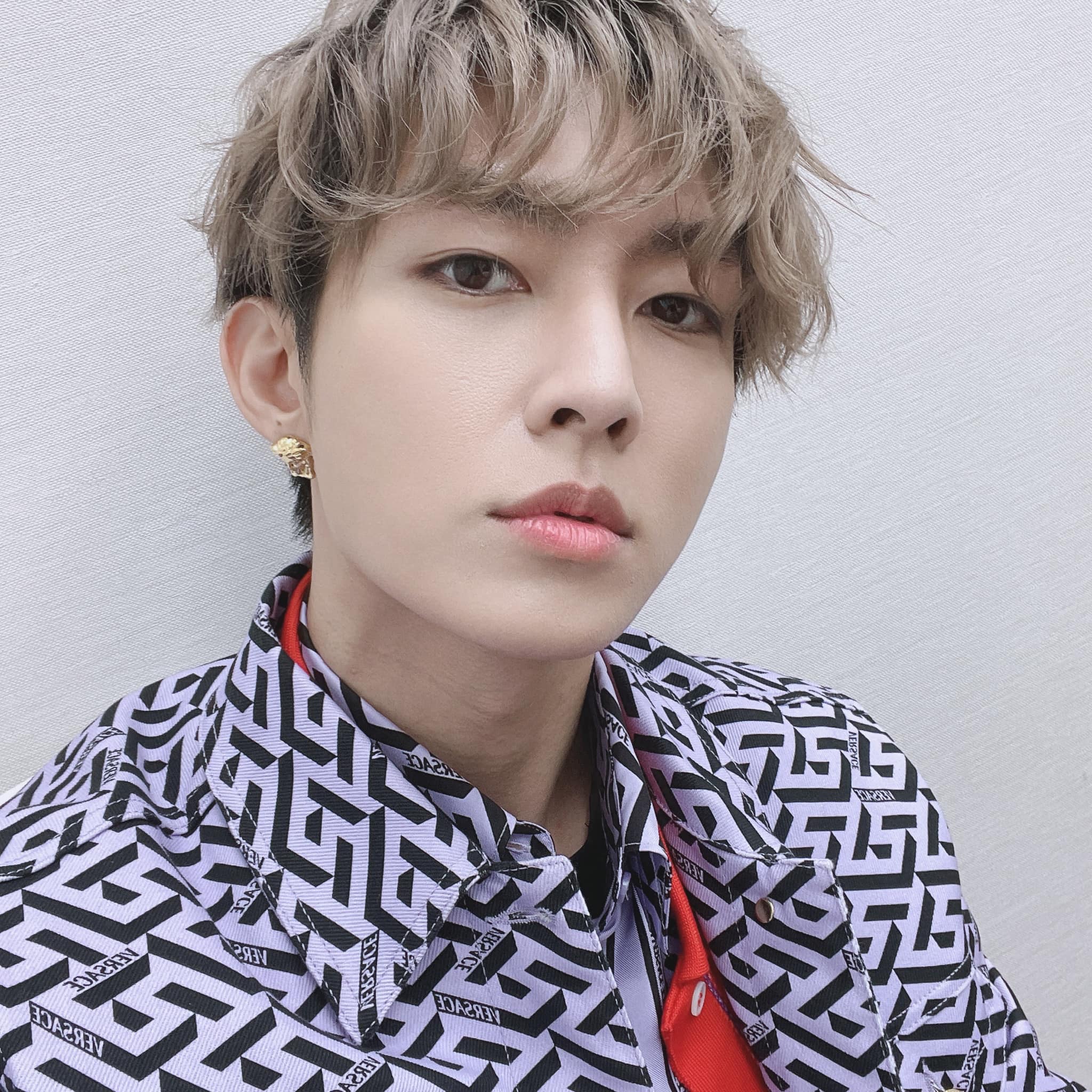 《初擁》2人員墜谷身亡！炎亞綸宣布「停止合作」　眾多藝人發聲力挺