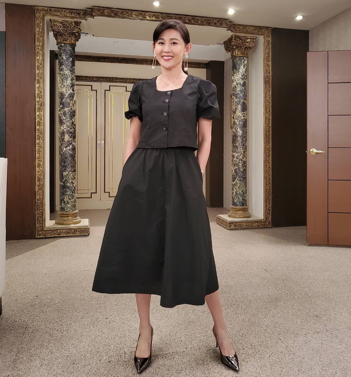 鄭仲茵回歸《驕女》!曬「夏娃」絕美旗袍造型 網:華燈初上跑錯棚?