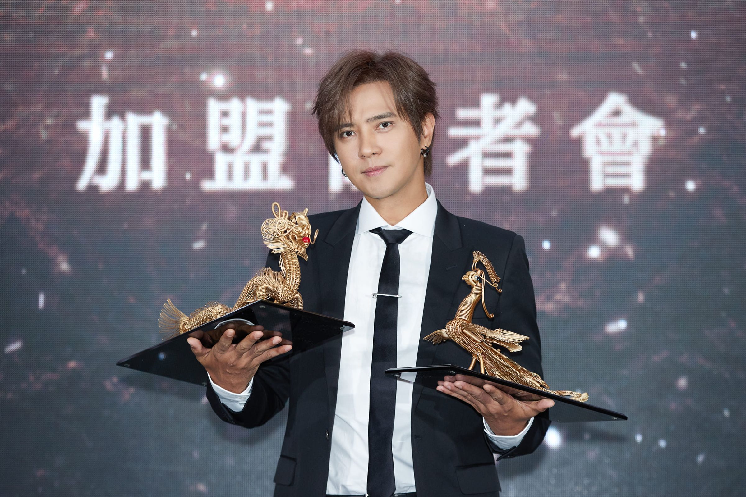 羅志祥驚喜宣布加盟華納音樂！目標進軍國際　預告演唱會「藏大驚喜」　