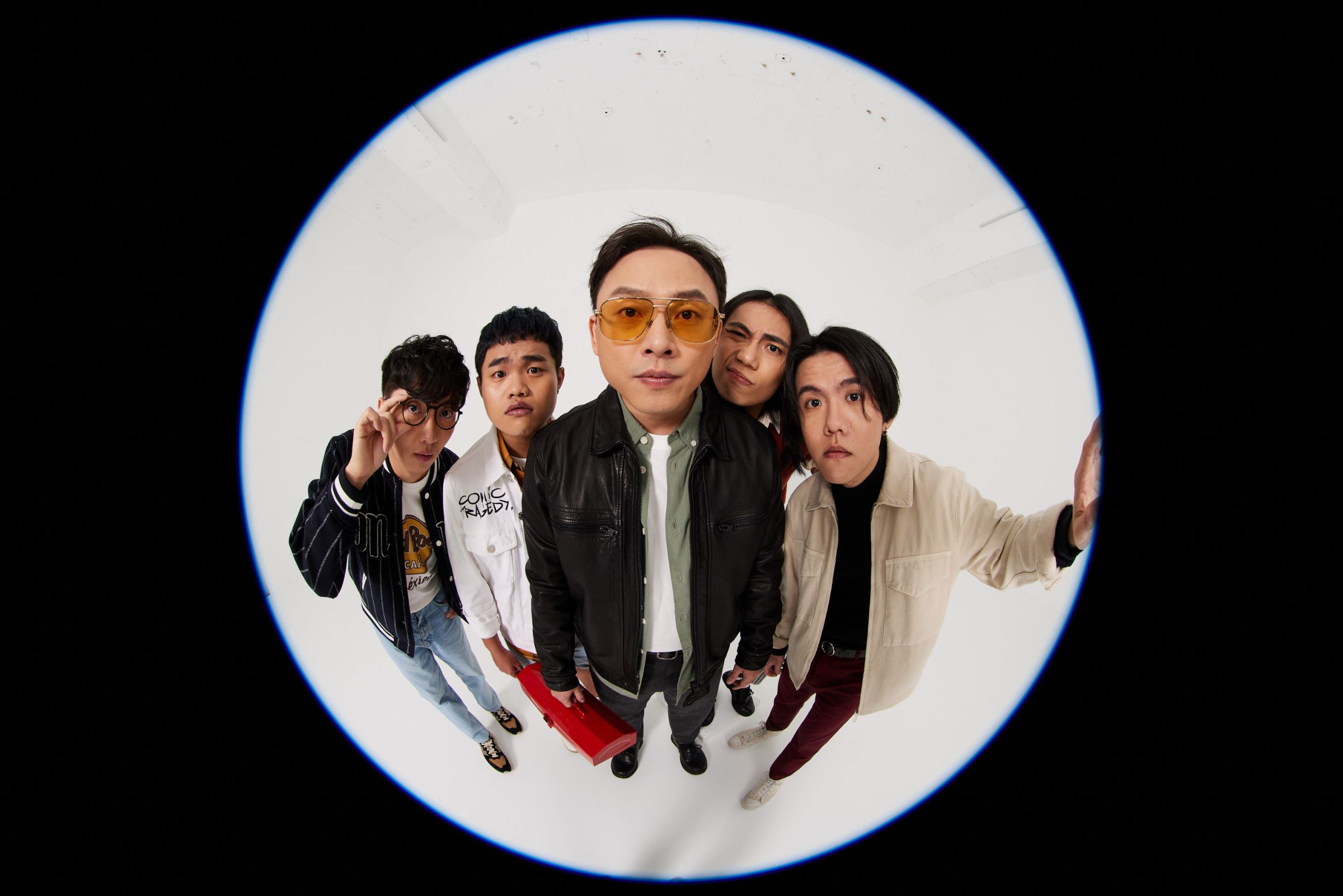 脫序派對解散改組「辣鄰居」！首張同名專輯幽默唱出社會小人物沈重心境