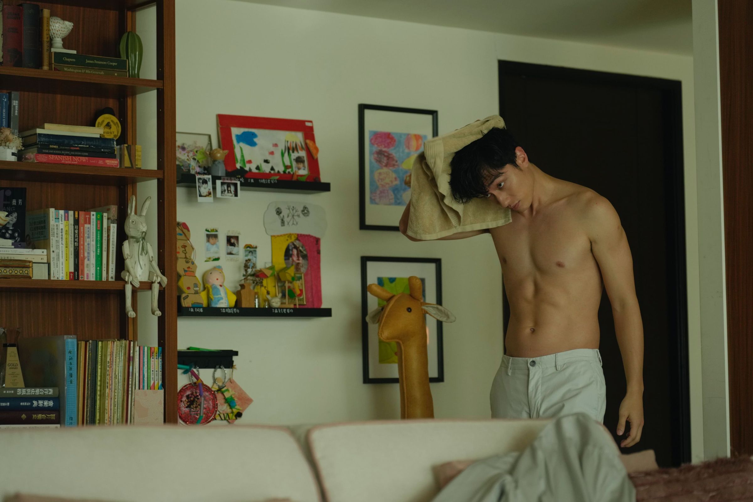 《小曉》劉俊謙展好身材！自曝「來當救生員」