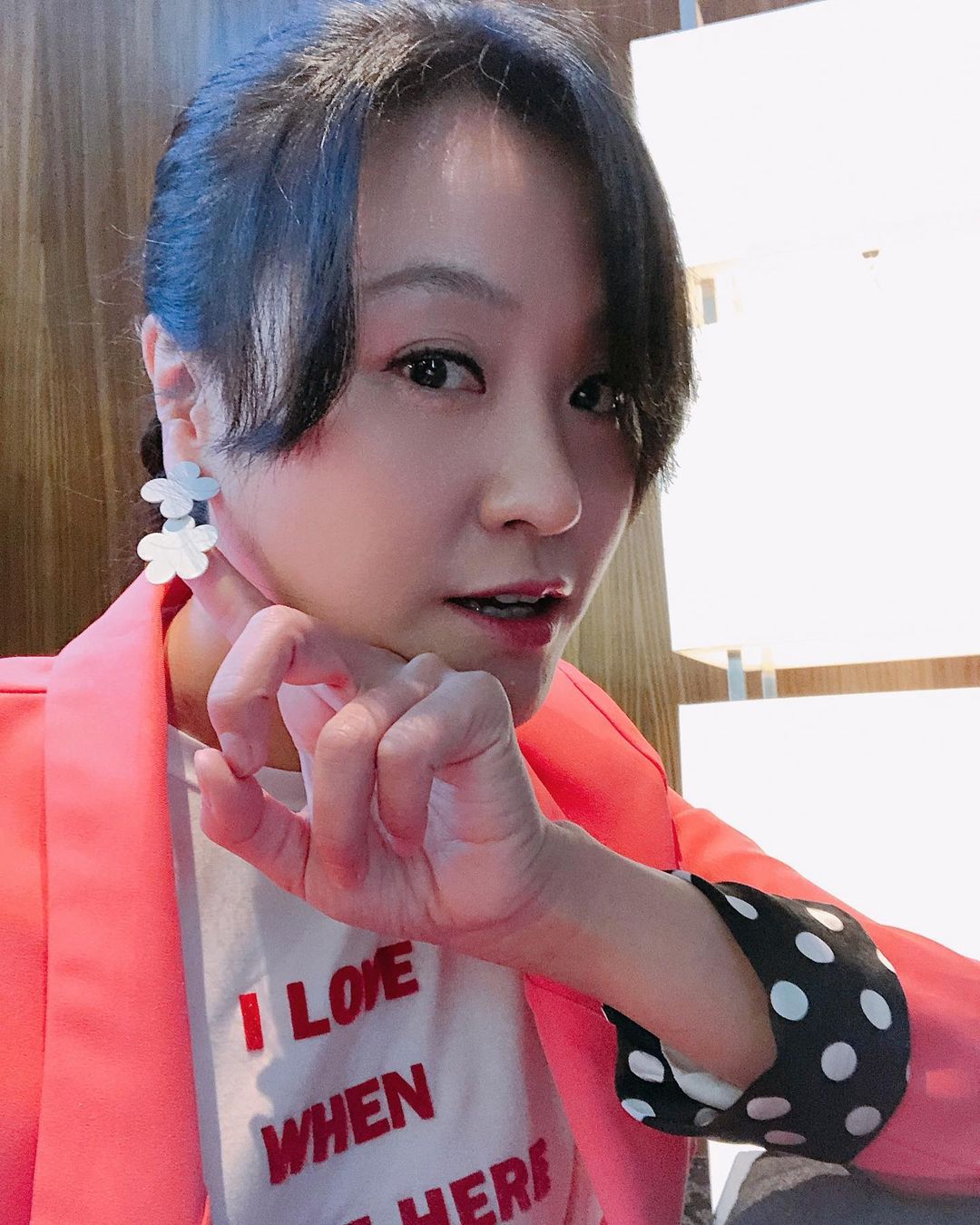 《花甲》女星買菜被拍!零偶包自曝「超台穿搭」 羞喊:請不要叫我!