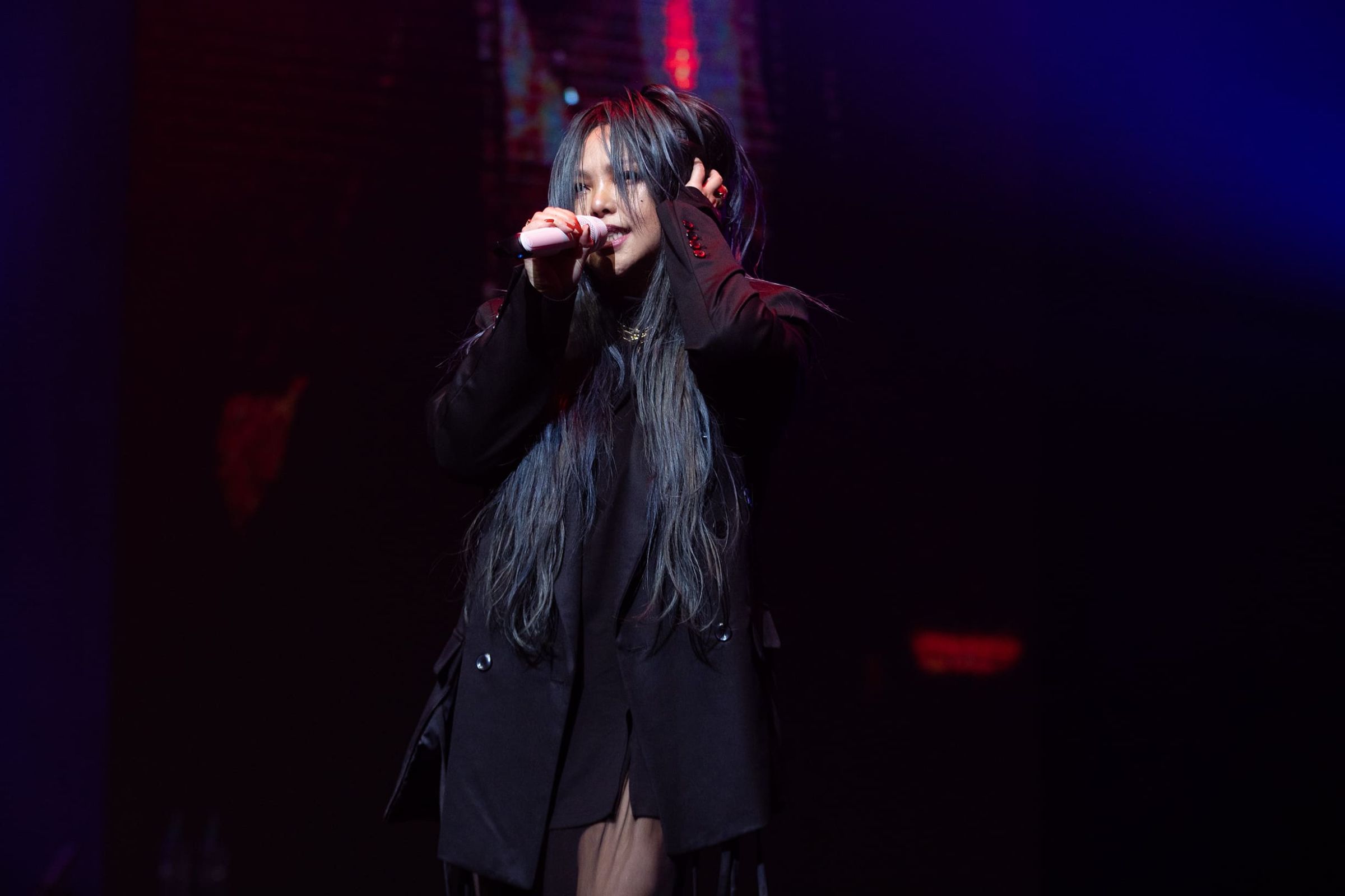 張惠妹驚喜現身《獵人聚》！家家化身老闆娘　偕同黃偉晉招待眾嘉賓們相聚