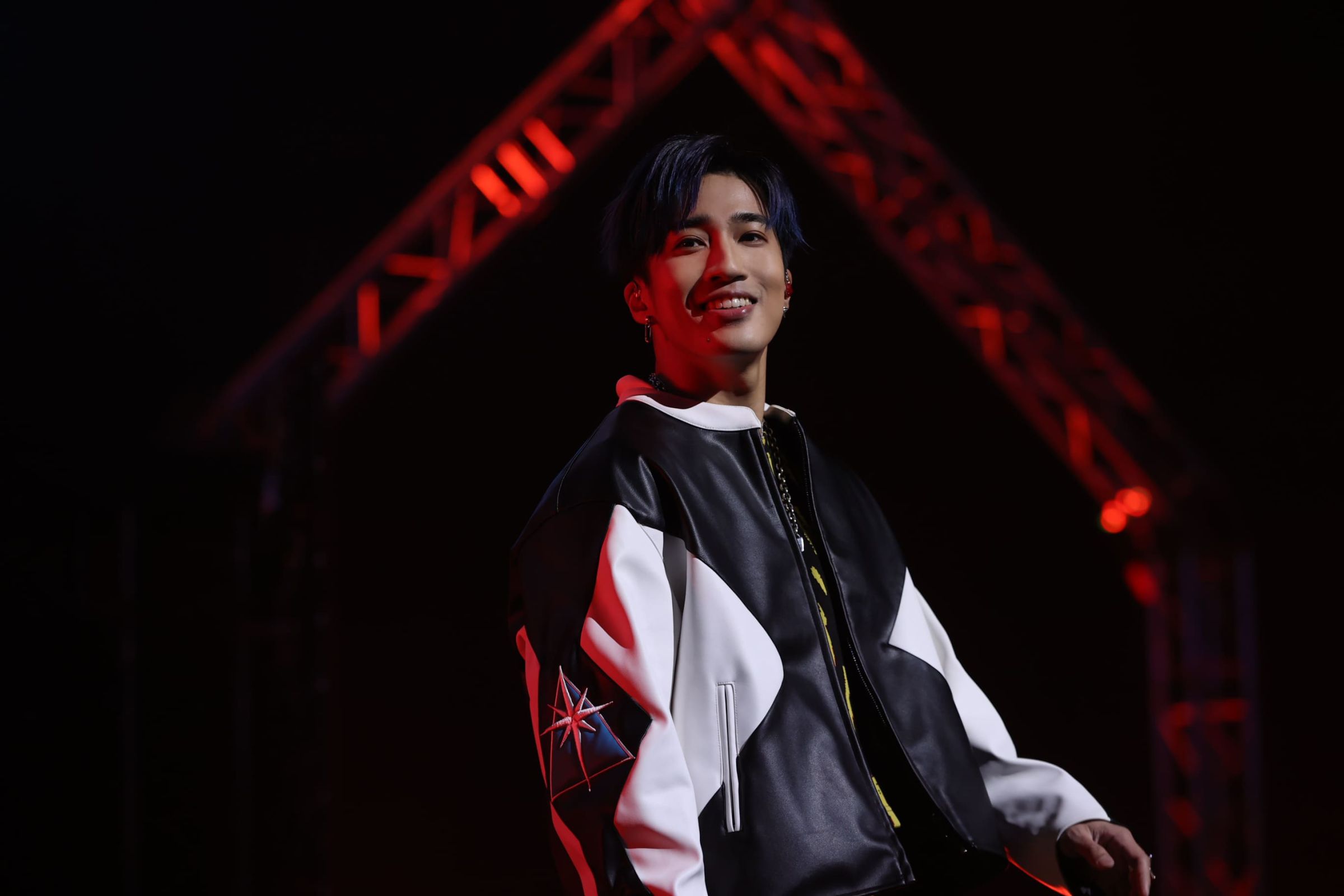 張惠妹驚喜現身《獵人聚》！家家化身老闆娘　偕同黃偉晉招待眾嘉賓們相聚