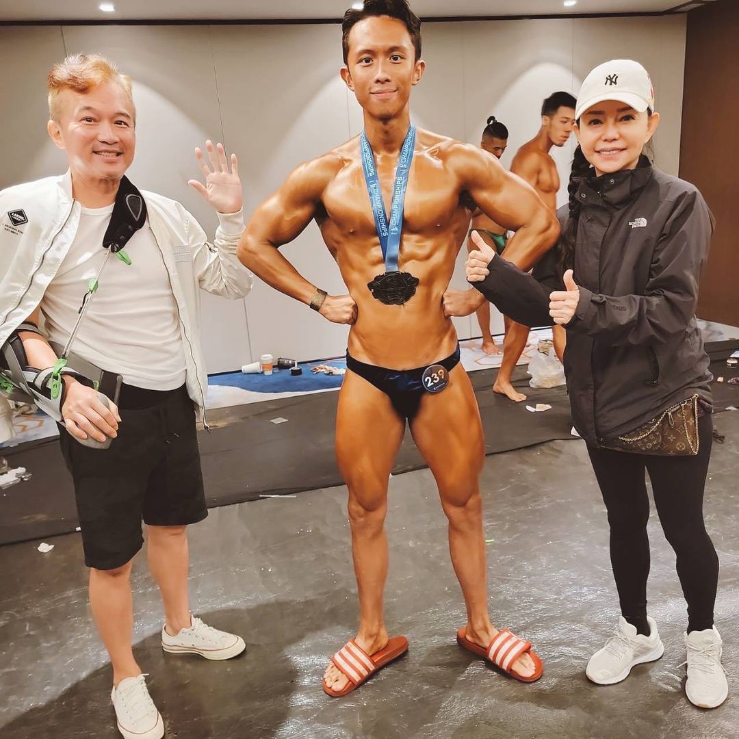 孫安佐體脂6%變身「肌肉猛男」！參加健美大賽奪佳績　孫鵬、狄鶯到場力挺