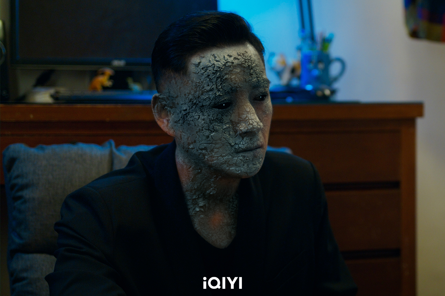 《不良執念清除師》鄭人碩石化如漫威人物！自曝被曾敬驊圈粉　黑嘉嘉古裝被讚「美到時間靜止」