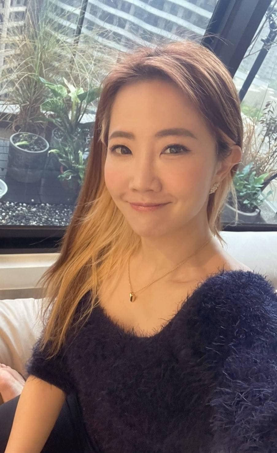 謝忻開車趕通告「撞飛新聞車後照鏡」！她還原事發經過鞠躬誠懇道歉：我是馬路三寶