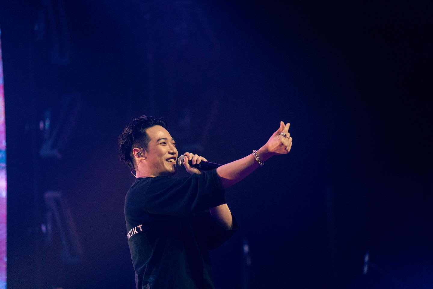 哥吉拉之亂吵翻！熊仔大展作文班實力　幽默「改寫歌詞」被讚爆：金曲獎實至名歸