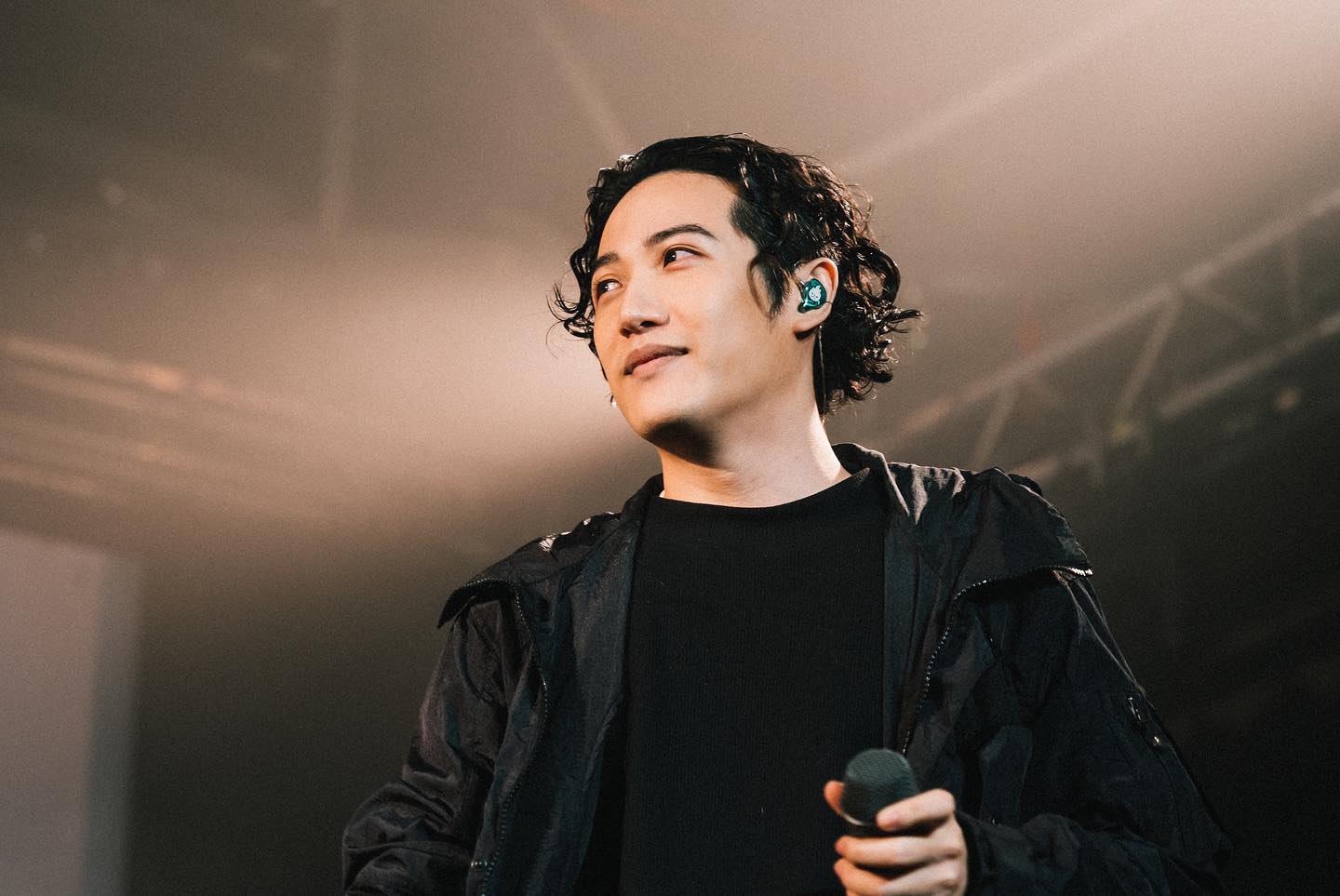 哥吉拉之亂吵翻！熊仔大展作文班實力　幽默「改寫歌詞」被讚爆：金曲獎實至名歸