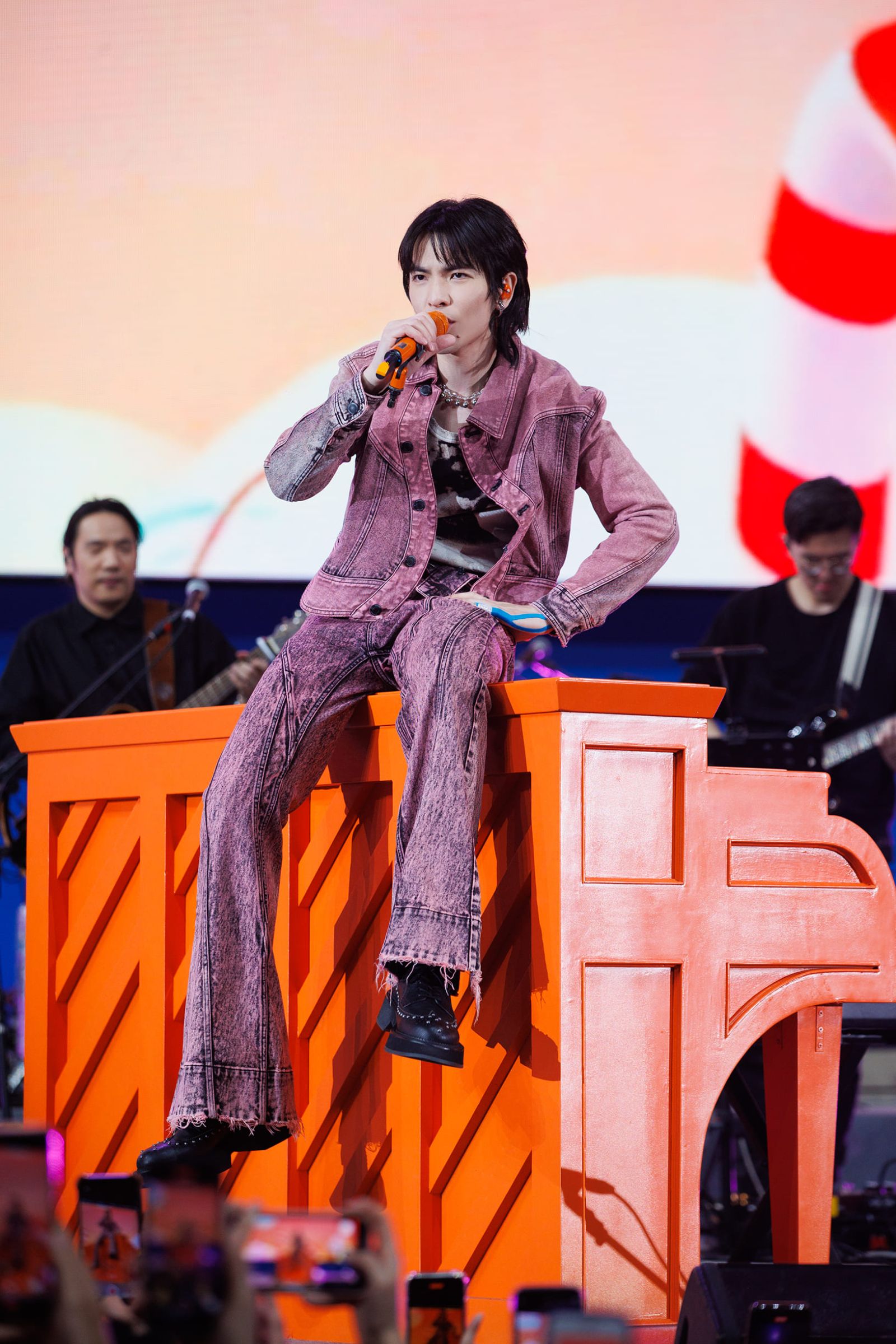 蕭敬騰熱唱尾牙跑全場！近距離互動台下全嗨翻　年後新計畫曝光　