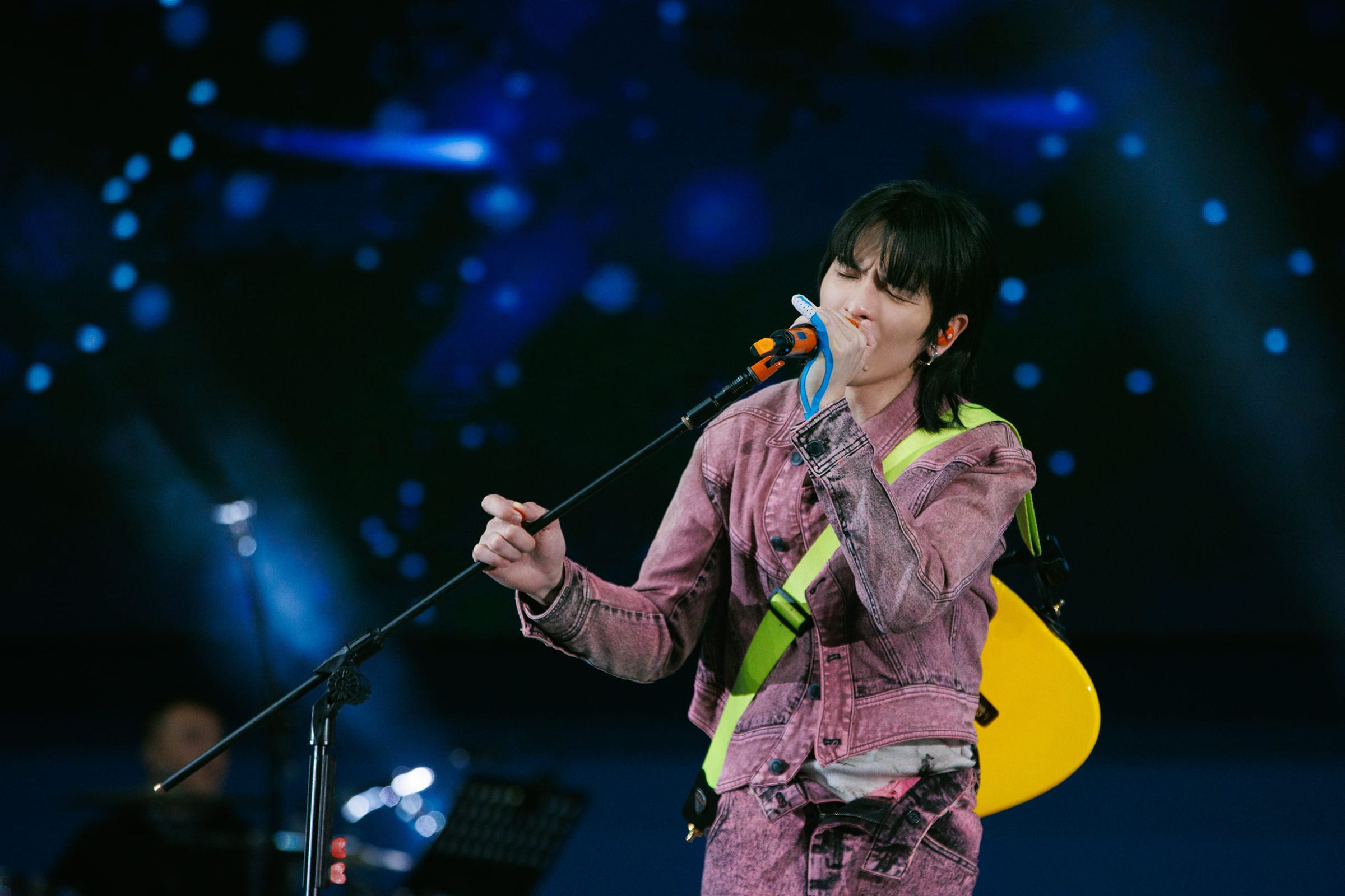 蕭敬騰熱唱尾牙跑全場！近距離互動台下全嗨翻　年後新計畫曝光　