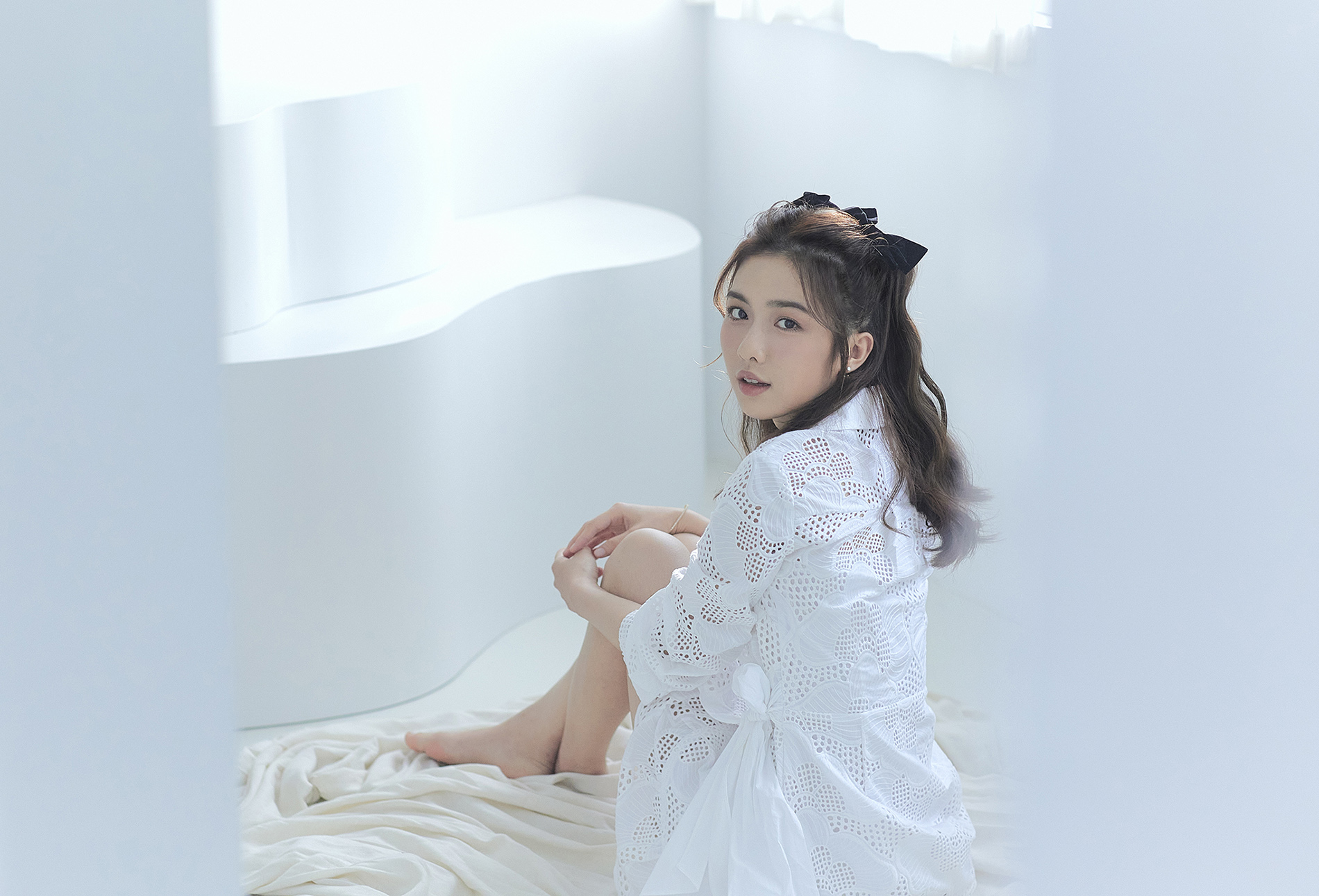 《華燈》何思靜首度挑戰大螢幕!吳宥安《機智》首嚐走紅滋味 吃喜酒被認出成拍照會