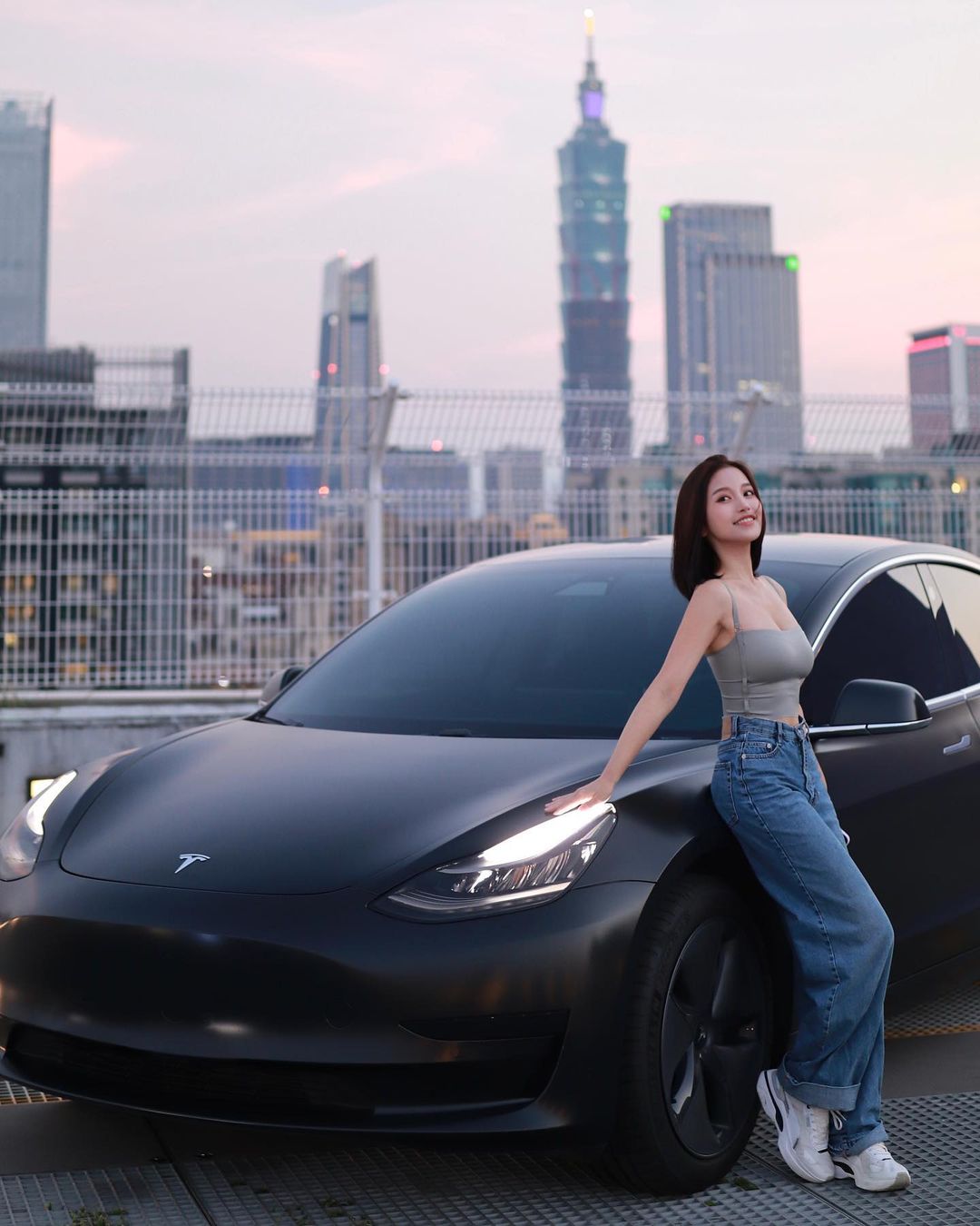 蔡瑞雪170萬特斯拉被撞！「卡車撞凹1大洞」看紀錄器崩潰：真的哭了