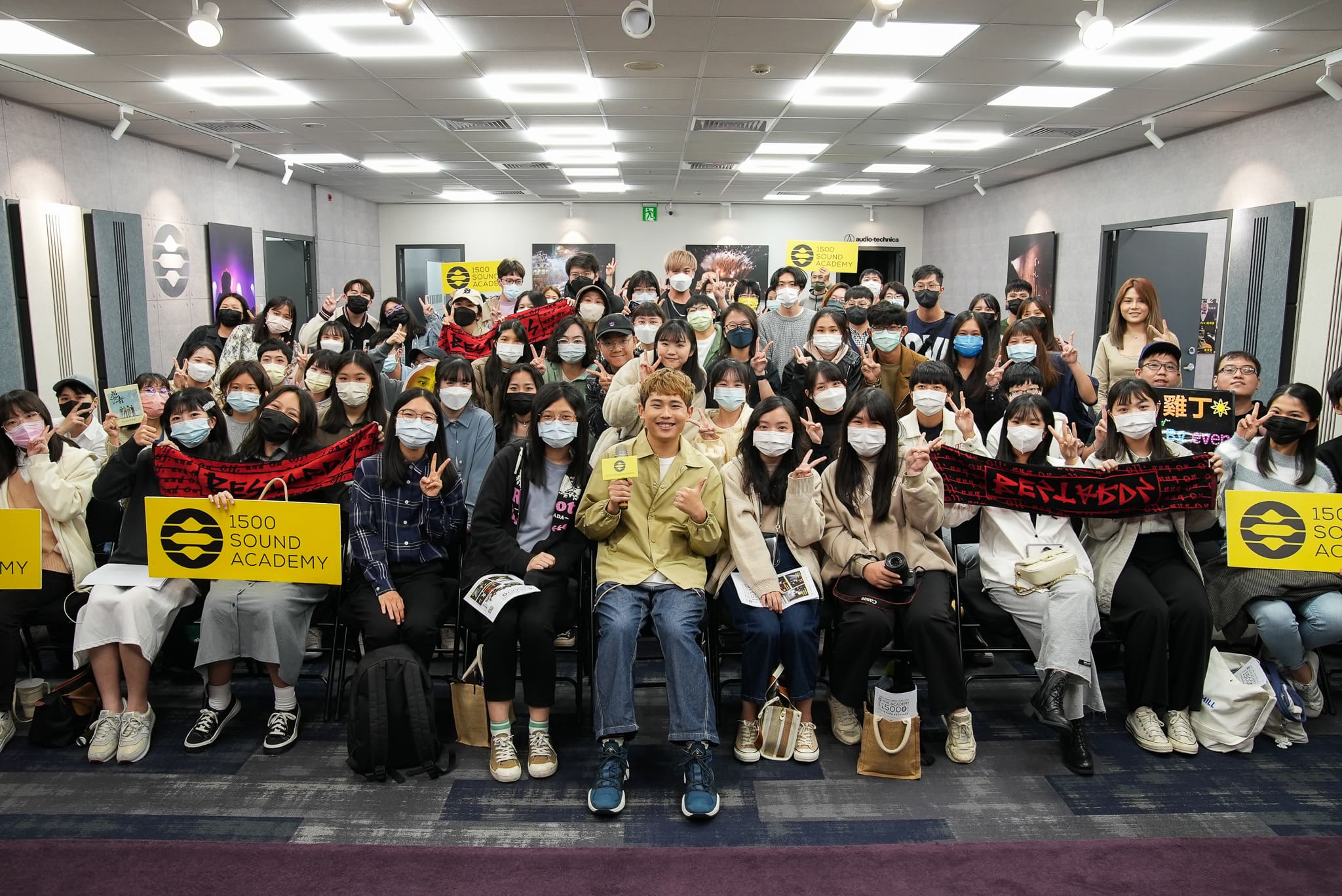 理想混蛋「雞丁」自封「浴室歌手」！無私分享創作心法