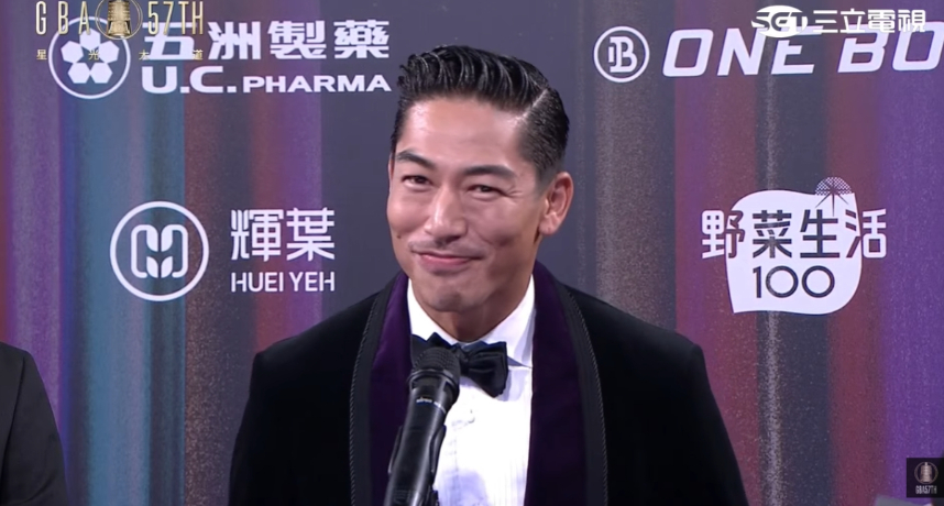 金鐘57／AKIRA驚喜現身金鐘紅毯！全程「中文連發」帥噴紅毯：希望大家都順利