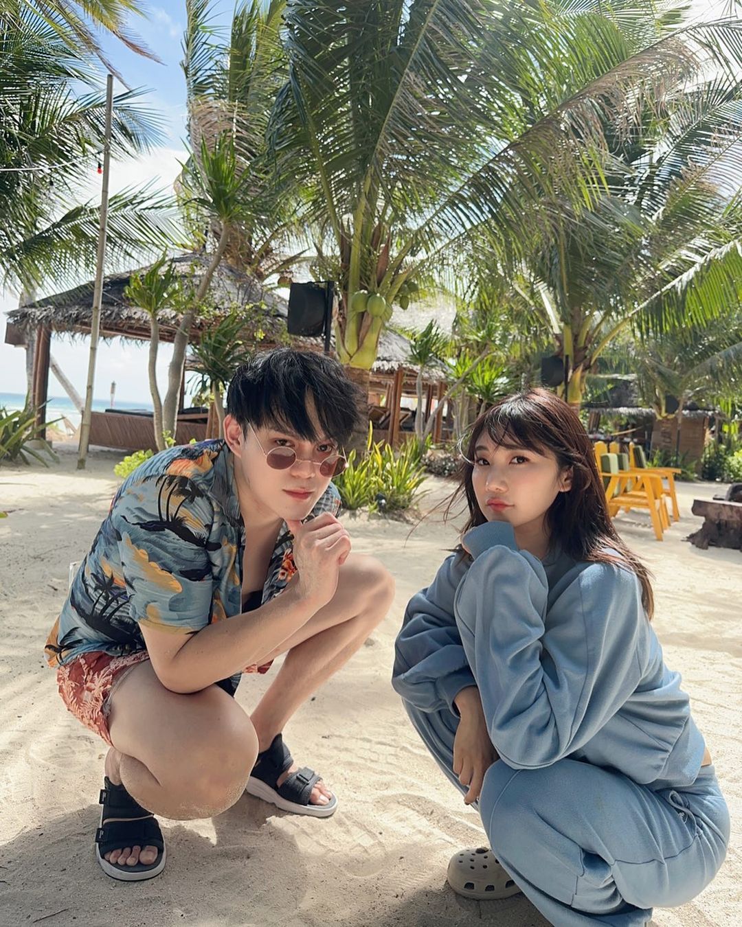 愛莉莎莎爆「熱戀羽球教練」！情人節漫步回香閨　街頭低調放閃全曝光